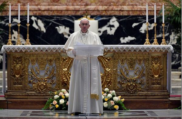 El papa renuncia a oficiar la Vigilia Pascual por su dolor en la rodilla - Mundo - ABC Color