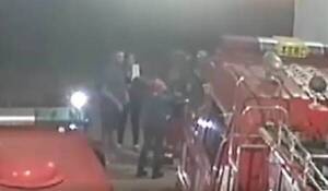 Crónica / ¡Héroes! Bomberos salvan a peque que se atragantó con pollo