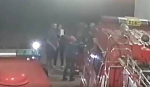 Crónica / ¡Héroes! Bomberos salvan a peque que se atragantó con pollo