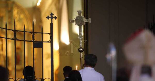 La Nación / Vigilia pascual del Sábado de Gloria, la antesala de la resurrección de Cristo