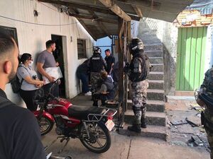 Presuntos distribuidores de droga fueron detenidos en barrio San Pablo de Asunción - Nacionales - ABC Color
