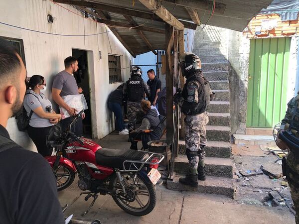 Presuntos distribuidores de droga fueron detenidos en barrio San Pablo de Asunción - Nacionales - ABC Color