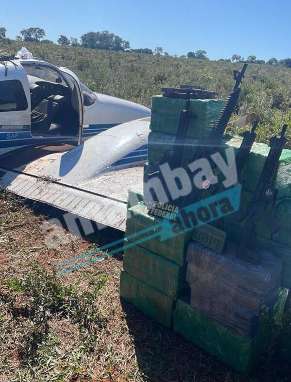 Incautan casi media tonelada de cocaína, aeronave y cuatro fusiles