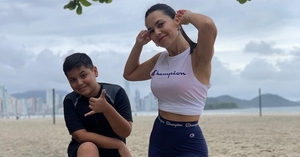 Meli Quiñonez y Máximo causan furor en las playas brasileñas