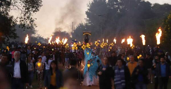 La Nación / La fe que mueve Tañarandy y testimonios de un viacrucis de verdad