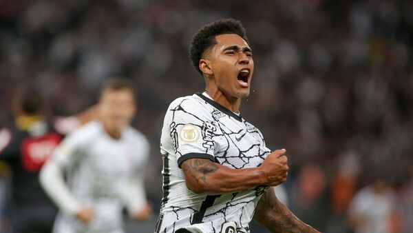 Corinthians asume el liderato temporal en Brasil