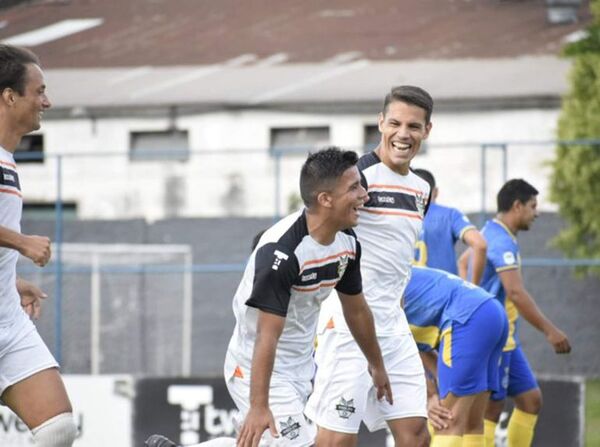 Primera B: El “Águila” triunfa  y vuela en la cima - Fútbol - ABC Color