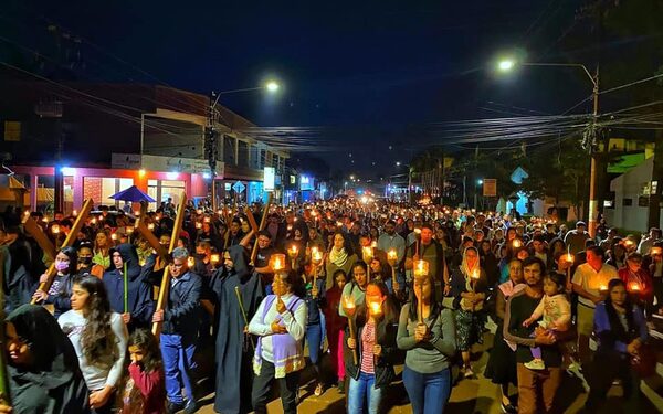 Una multitud acompaño viacrusis en Hernandarias