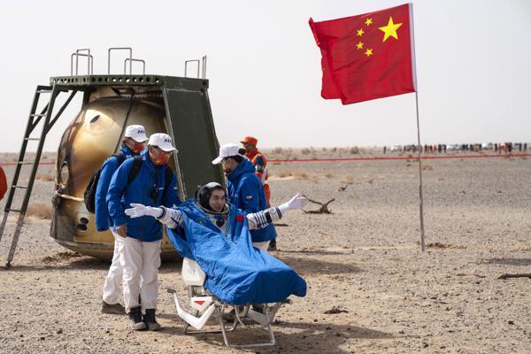 Astronautas chinos aterrizaron tras 6 meses en misión espacial - .::Agencia IP::.