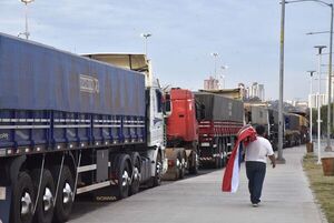 Gobierno intenta reunirse con camioneros para levantar el paro - Nacionales - ABC Color