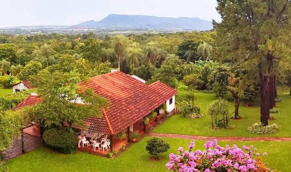 Crónica / “Pelotón” de tilingos robó una posada y dejó la “dirección” de donde viven