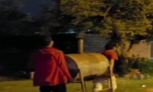 Vecinos obligaron a ladrones a devolver parrilla que robaron - SNT