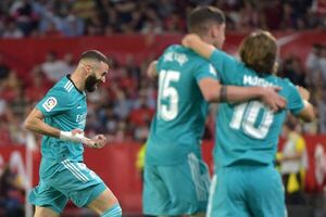 Real Madrid gana en visita al Sevilla con una gran remontada - Fútbol - ABC Color