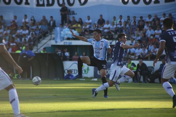 Guaireña vs. Ameliano: se impuso el carácter villariqueño - Fútbol - ABC Color