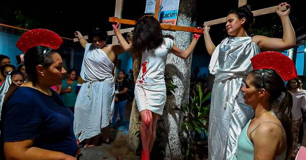 La Nación / Vía lucis, las estaciones de la resurrección: “Falta estudiarlo más, meditarlo más, vivirlo más”