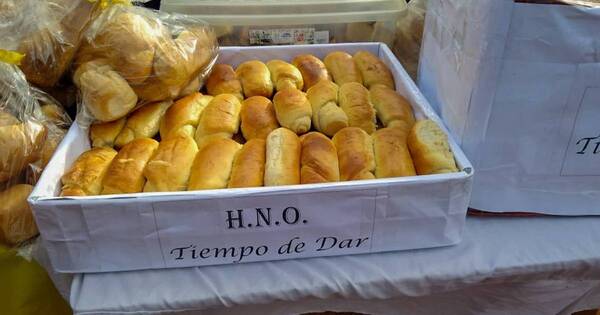 La Nación / Emprendedoras del Hogar Nueva Oportunidad elaboraron más de 1.000 panes para donarlos