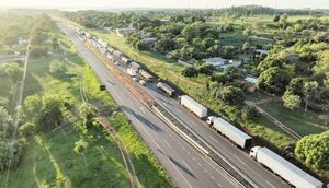 Camioneros prevén reunirse con el Gobierno, pero no cancelan protesta - Nacionales - ABC Color