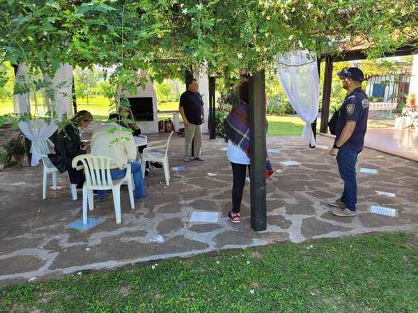 Banda de encapuchados toma por asalto hospedaje - Nacionales - ABC Color