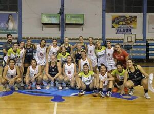Buen entrenamiento de las chicas del baloncesto de Félix Pérez Cardozo - Polideportivo - ABC Color
