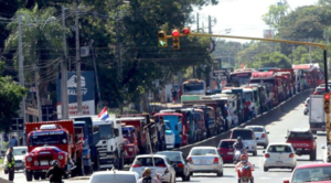 Camioneros cerrarán rutas por precios del combustible y varios reclamos - Noticiero Paraguay