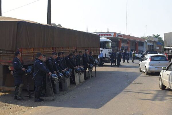 Policía apuesta al diálogo con camioneros pero advierte que actuará con “firmeza” - Radio Imperio