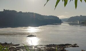 Río Paraná no está navegable y balsa no podrá operar