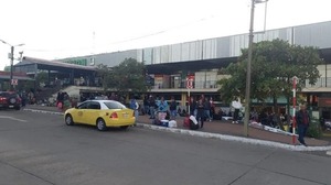 Intenso movimiento en la Terminal de Ómnibus de Asunción