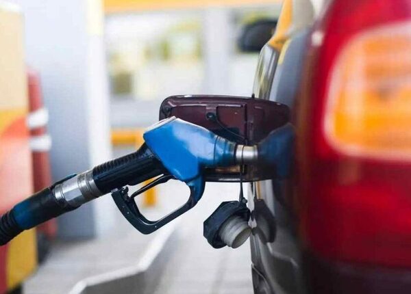 Emblemas privados bajan precios de combustibles entre G. 300 y G. 500 por litro