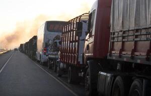 Corte de rutas: camioneros exigen baja de precio del combustible y derogación de ley Riera