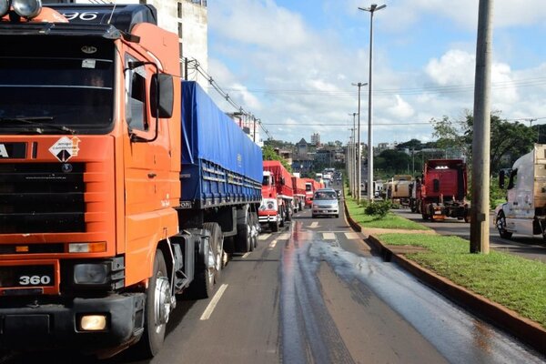 Camioneros de Itapúa no se adhieren al paro | 1000 Noticias