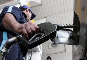 Bajan precios de combustibles desde hoy - La Clave