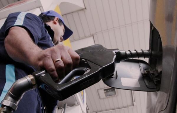 Desde hoy, emblemas privados reducen el precio de sus combustibles