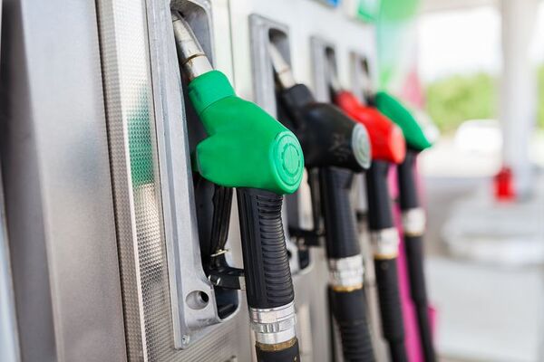 Emblemas privados reducen precio de combustibles: rebaja hasta de G. 500  - Nacionales - ABC Color