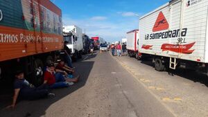 Fragmentados: Camioneros evitarán cierres de rutas y buscarán diálogo - Radio Imperio