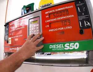 Emblemas privados reducen precio de combustible entre 300 y 500 guaraníes - .::Agencia IP::.
