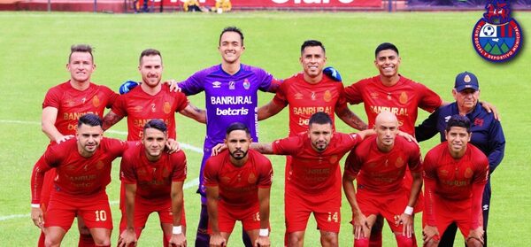 El Municipal del 'Pepe' Cardozo y Milciades Portillo lidera el fútbol de Guatemala