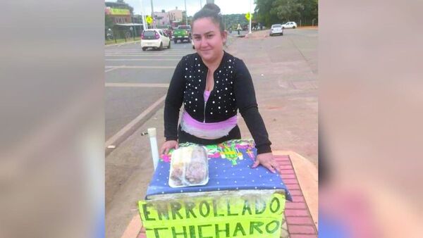 Le menospreciaron a joven por vender enrollado y chicharõ en la calle