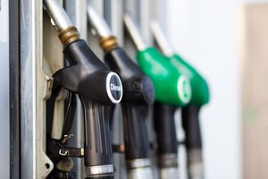 Emblemas privados redujeron entre 300 y 500 Gs. el precio de los combustibles - El Trueno