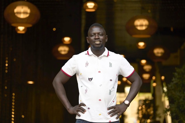 Oluwole Omofemi, el artista que "empodera" a la mujer - El Independiente