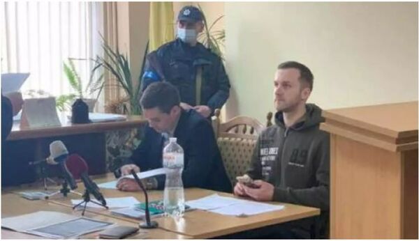 Bloguero ucraniano condenado a 15 años por criticar la política de ZelenskyPublicado hace 27 mins en