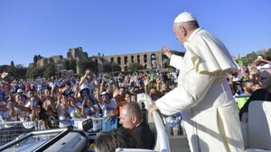 Diario HOY | El papa congrega a 80.000 adolescentes en la plaza de San Pedro