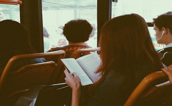 ¡Libros a bordo! Ahora pasajeros podrán acceder a libros durante su viaje - PARAGUAYPE.COM