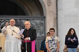 Francisco congrega a 80.000 jóvenes que “son lo que pagan el precio alto” de la guerra - Mundo - ABC Color