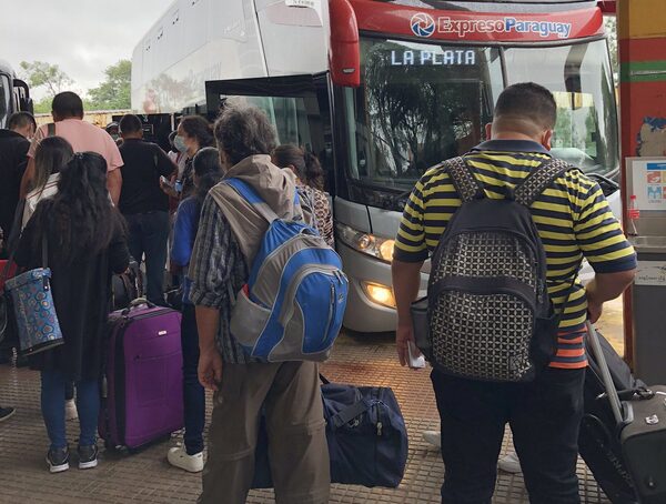 Más de 100.000 personas pasaron por la Terminal de Asunción durante la Semana Santa · Radio Monumental 1080 AM