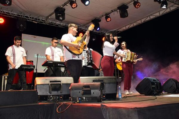 Exitoso Festival del Pindo en homenaje a 3 de Mayo - Nacionales - ABC Color