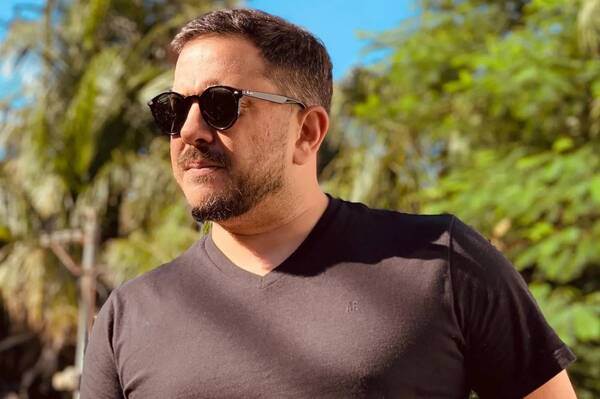 Crónica / No quiere que vuelva el beso en la mejilla porque le da cosa, he'i Dani