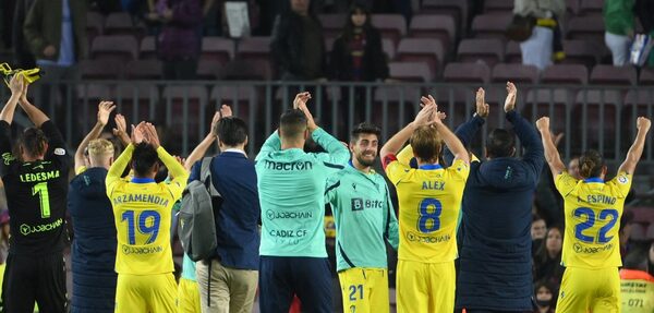 Con Arzamendia sobre el final, Cádiz asalta el Camp Nou y tumba al Barça