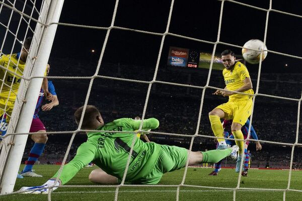 El Cádiz asalta el Camp Nou y derrota 1-0 al Barcelona - Fútbol Internacional - ABC Color