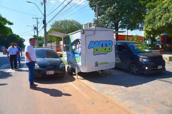 Crónica / Carrito lomitero convertido en caja móvil para sistema de auto pago en Villa Elisa