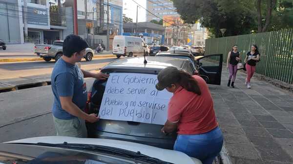 Diario HOY | Conductores de plataformas salen a las calles y piden solución a la crisis del combustible